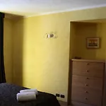 - La Casa Del Maestro